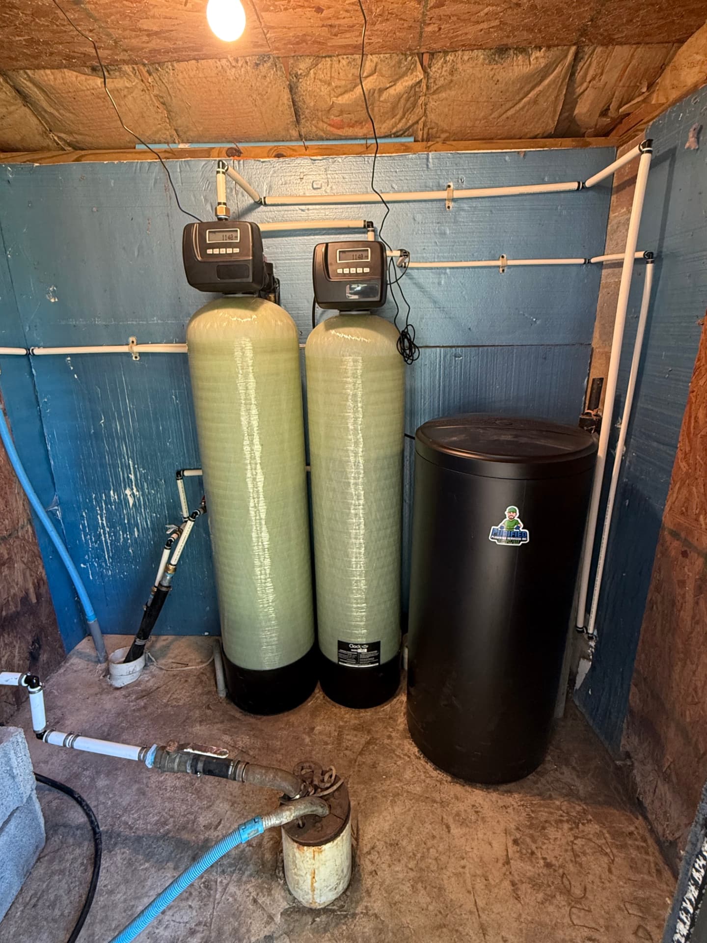 Twin-tank well water treatment system with brine tank